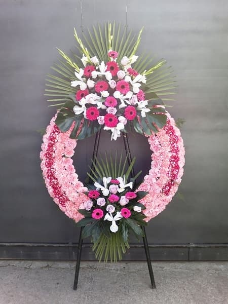 corona color rosa para entierro