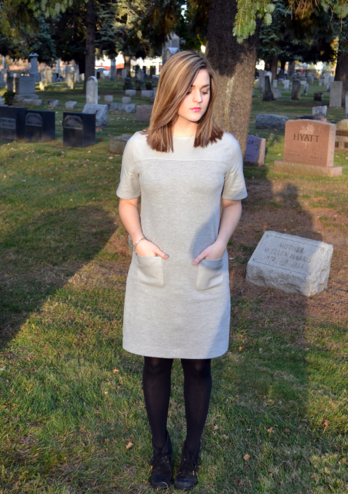 una opción más informal para vestir en un funeral mujer